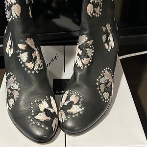 Booties 2 1/2 inch heel flower in Broderie and studs leather very comfortable